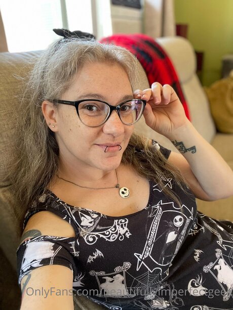 Beautifullyimperfectgeek model xxx images