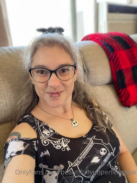 Beautifullyimperfectgeek pornstar hd photo