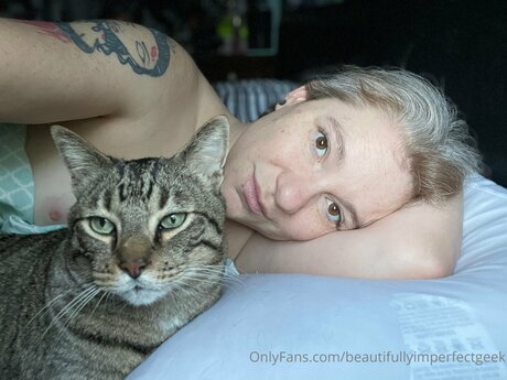 Beautifullyimperfectgeek xxx pornstar picture