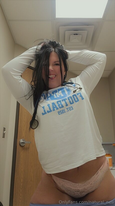 Natural Nell porn star gallery