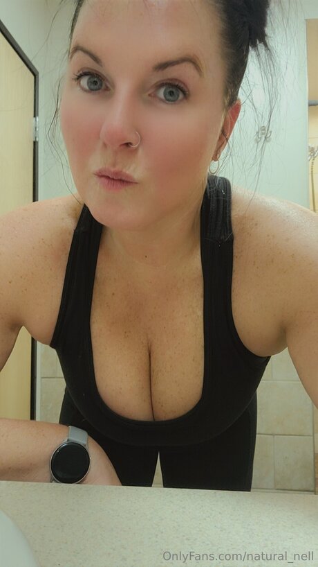 Natural Nell exclusive model img