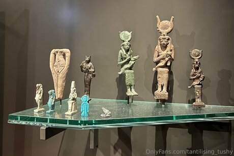 Tantilising Tushy star high quality image