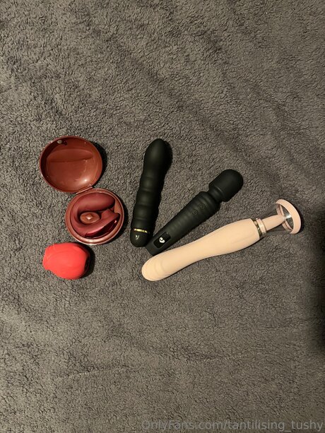 Tantilising Tushy top actress img