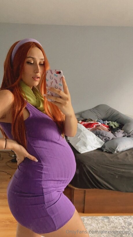 Alexiapreggo model hot pic