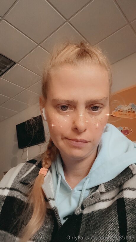 Icequeen6235 star top photo