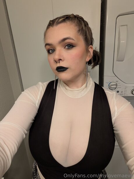 Mylovemaeve star porn pics