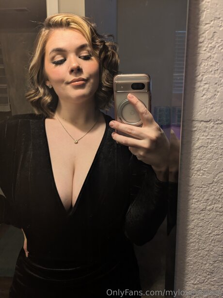 Mylovemaeve model erotic image