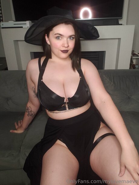 Mylovemaeve model sex pic