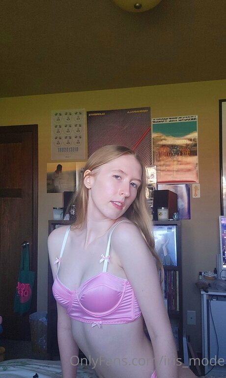 Thebunnyiris star sexy pictures