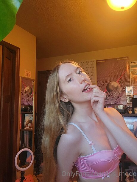 Thebunnyiris naked actress pictures