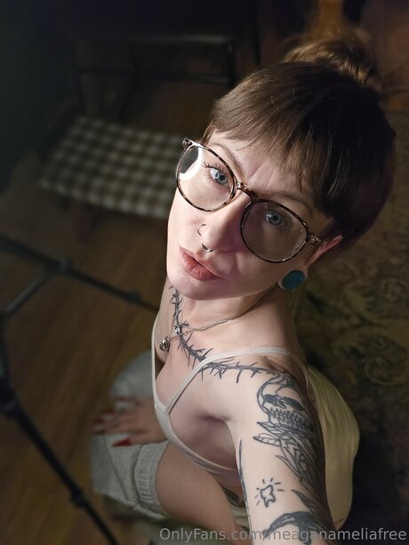 Meaganameliafree model exclusive pictures