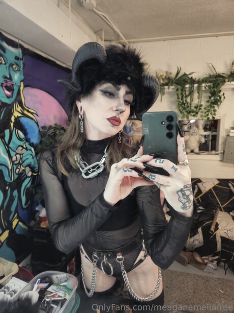 Meaganameliafree model free photo