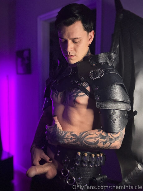 Themintsicle nudes model img