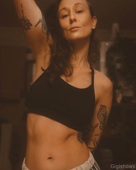 Gigi Shows perfect pornstar images