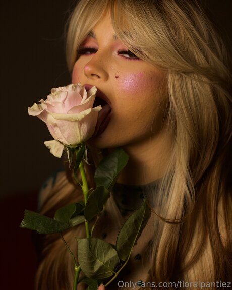 Floralpantiez star photos