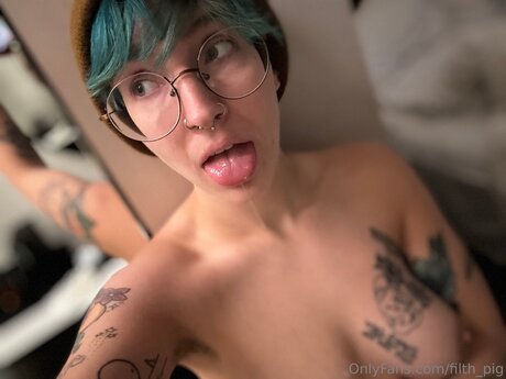 Filth Pig star erotic pictures