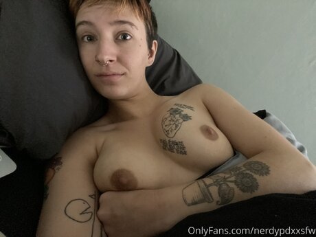 Filth Pig exclusive actress pics