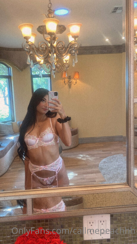 Callmepeachhh xxx pornstar photo