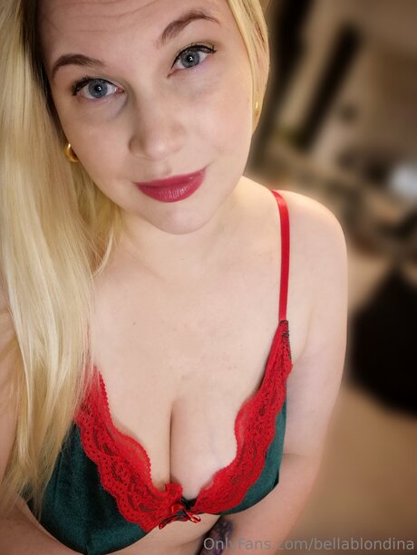Bellablondina nude star photo