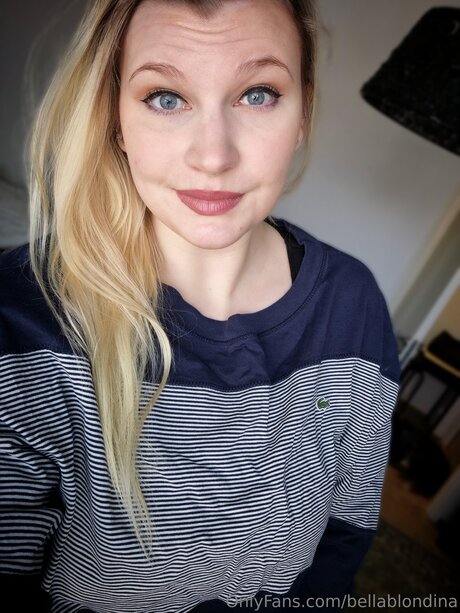 Bellablondina pornstar exclusive pictures