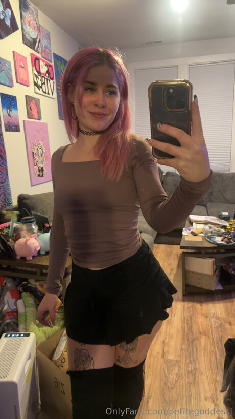 Petitegoddessj naked pornstar picture