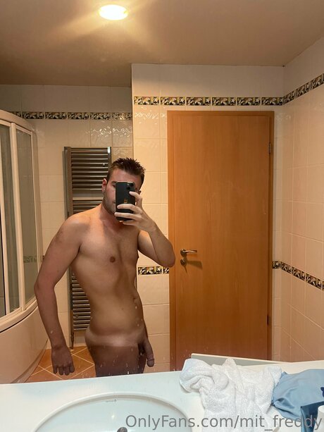 Mit Freddy star high quality photo