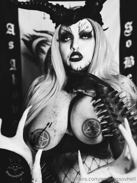 Empressovhell nudes star image