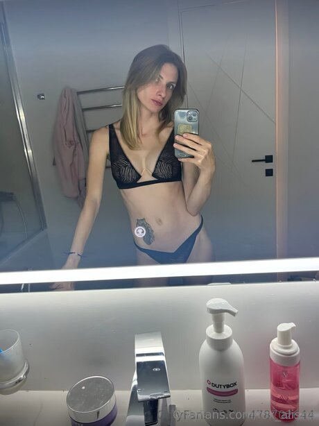 Fox Alisha star erotic image