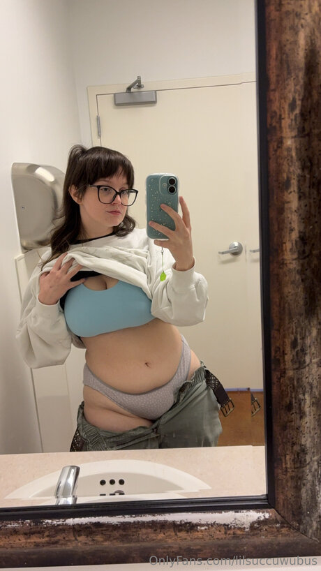 Lilsuccuwubus model naked picture