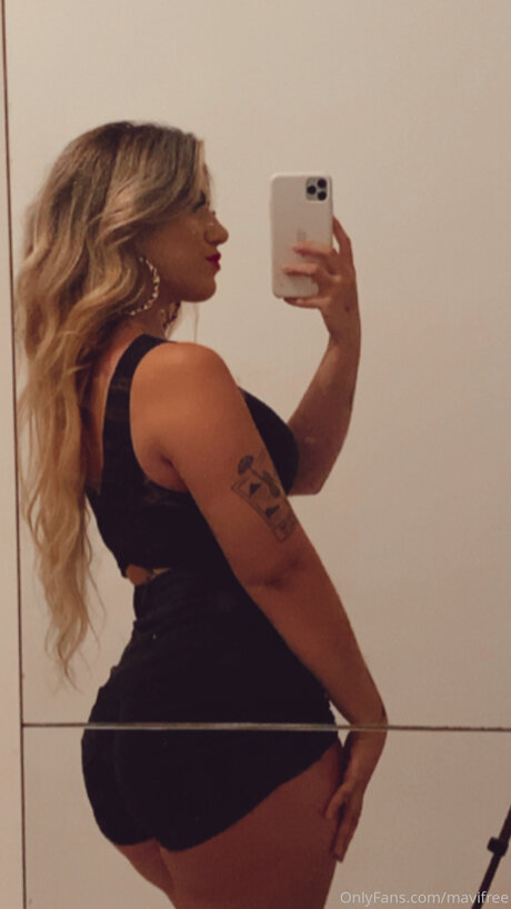 Mavimag model hd pictures