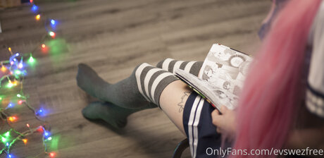 Evswezfree adult model pic