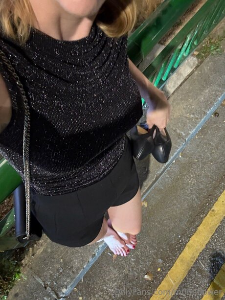 M00nflower pretty pornstar image