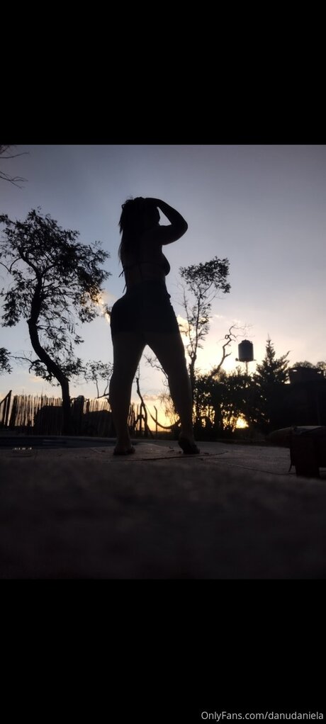 Danudaniela hot star pic