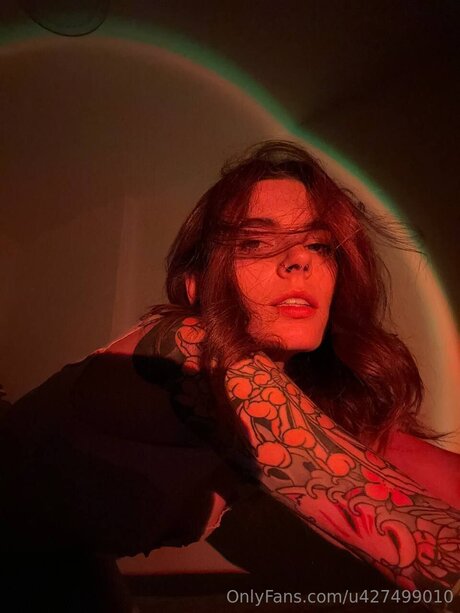 Miss Mills Vip model porn img