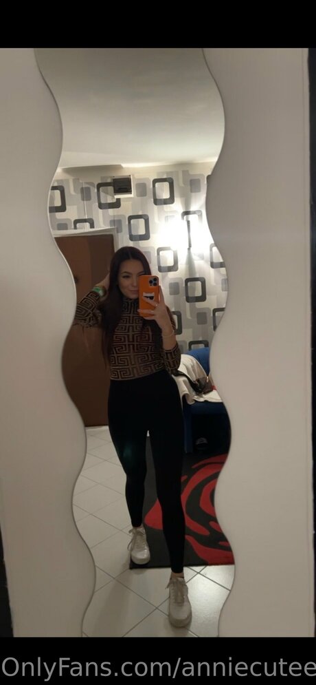 Anniecutee model art pic