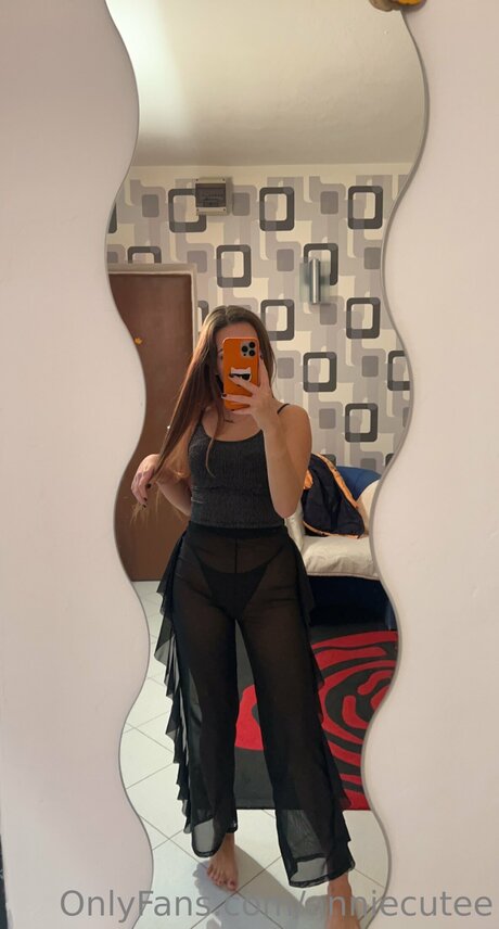 Anniecutee sexy star galleries