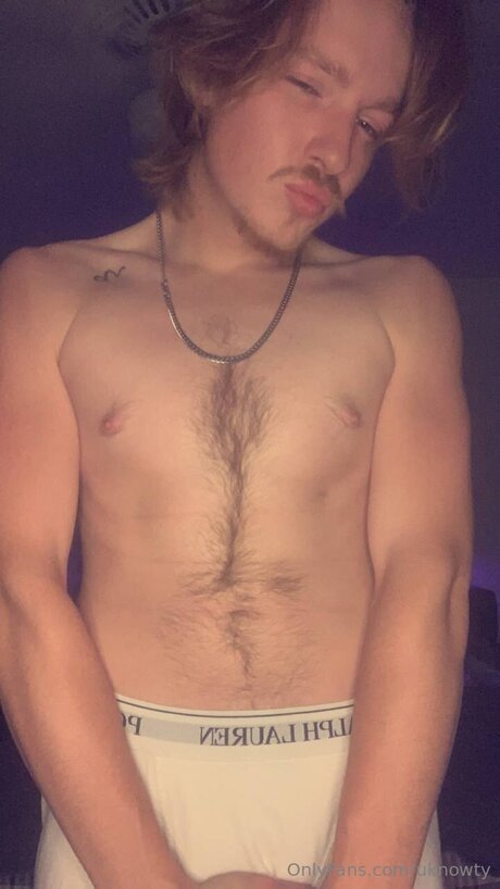 Uknowty nude pornstar img