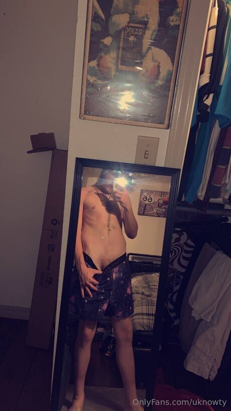 Uknowty star nudes picture