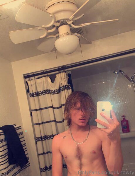 Uknowty model xxx picture