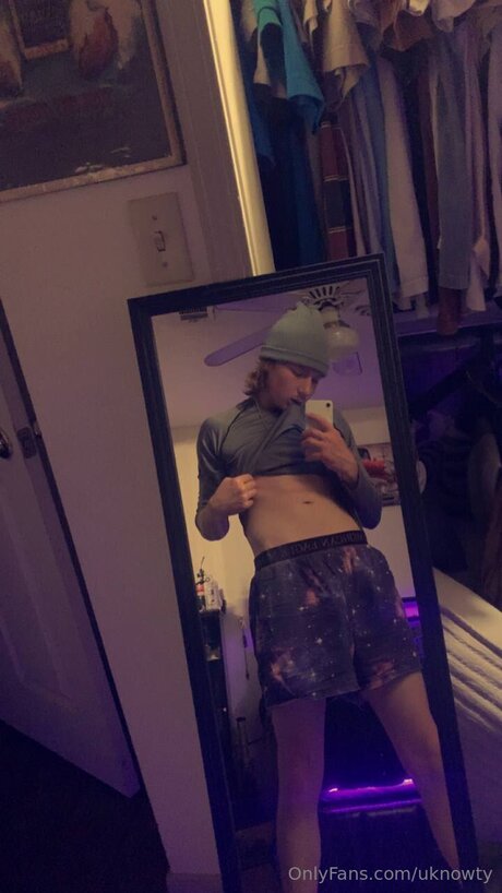 Uknowty adult actress photos