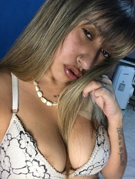 Julixholms star nude pic