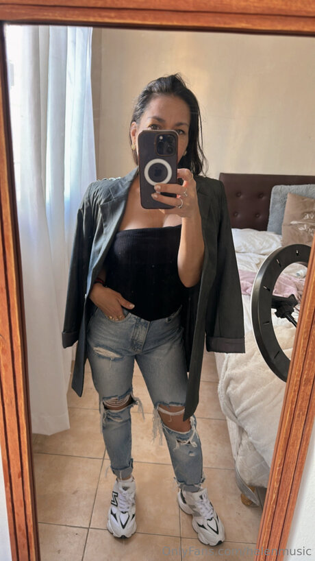 Helenmusic erotic pornstar photos