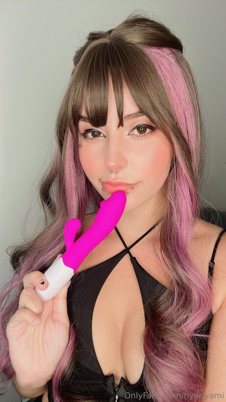 Hyoriback hot model pic