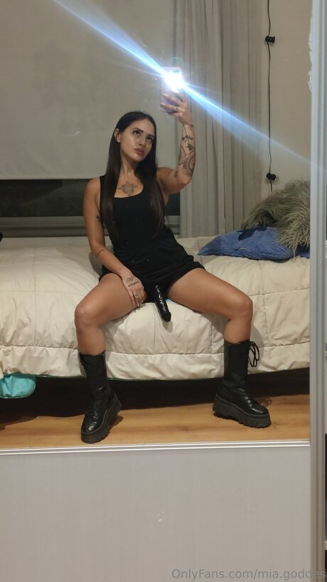 Mia Goddes porn model images