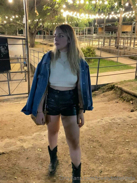 Lovelybabelinda perfect model image