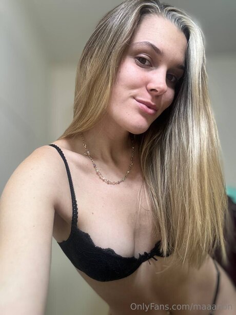 Maaanon pornographic model pic