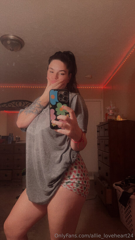 Allie Loveheart24 model pretty image