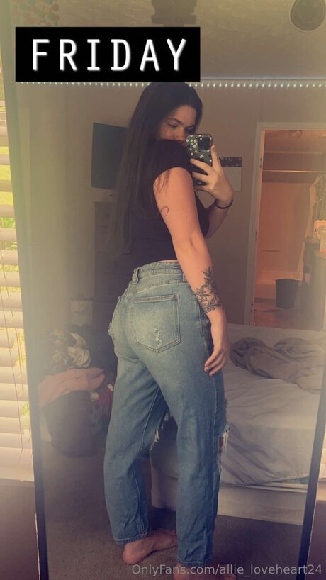 Allie Loveheart24 sexy pornstar pictures