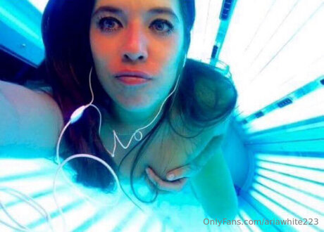 Ariawhite223 pornstar adult image