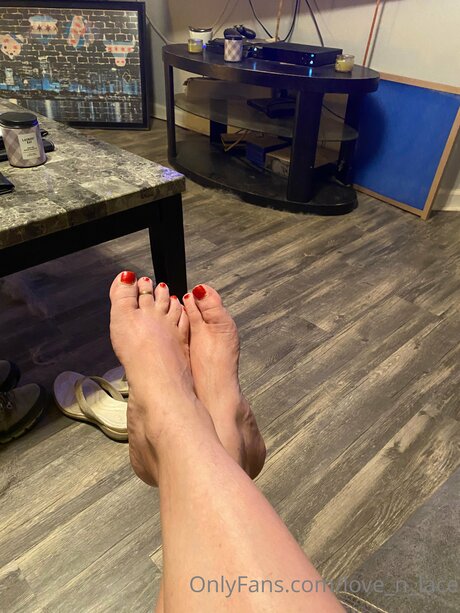 Love N Lace star hot img